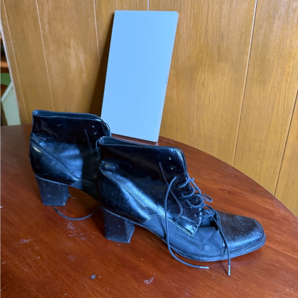 Vintage Black Leather Lace-Up Women's Boots